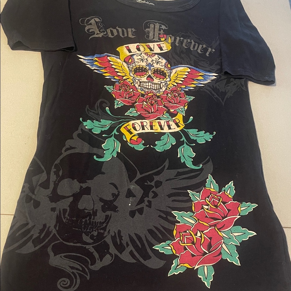 Black Graphic Tee with Skull and Roses